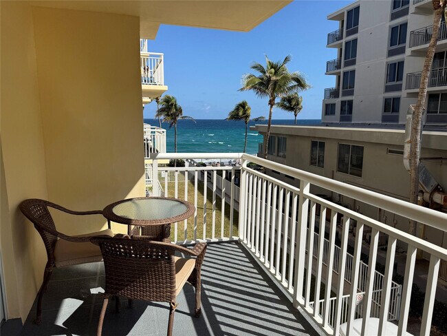 Building Photo - 1161 Hillsboro Mile