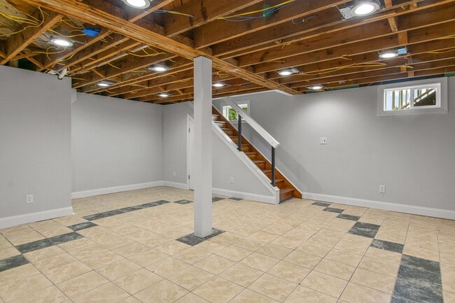 Building Photo - 3 Bed/2 Bath.  Pet Friendly. Large Yard. No Security Deposit