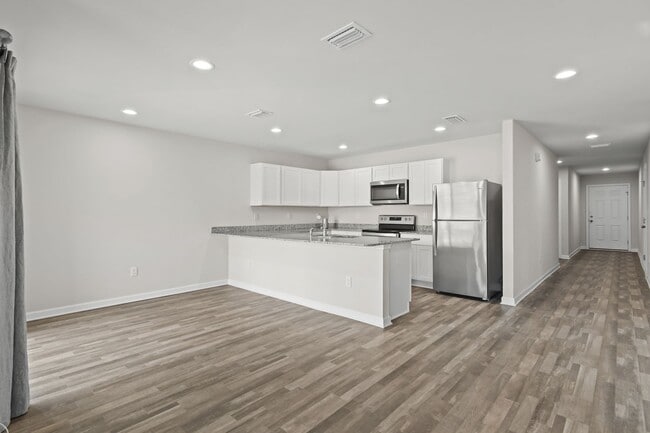 Building Photo - Beautiful 4/2 home with NEW fenced yard