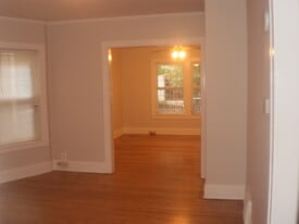 Building Photo - 2017 Ridge Ave