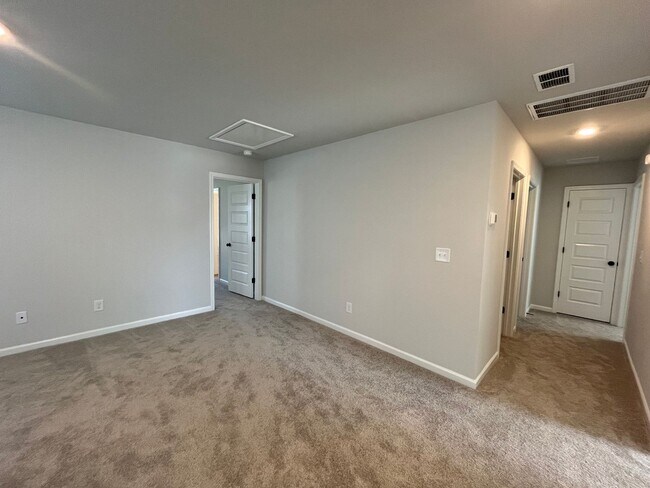 Building Photo - 1038 Adirondack Dr