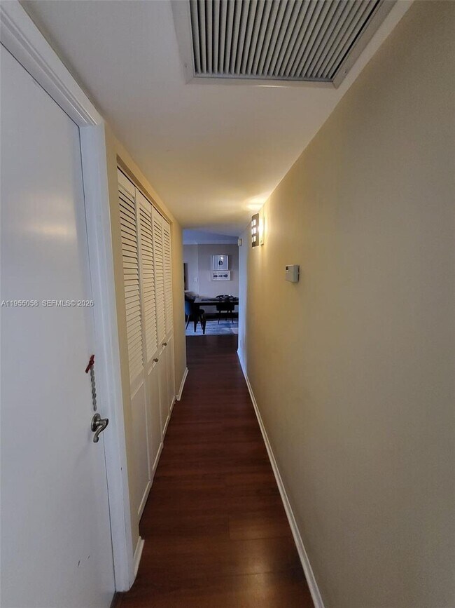 Building Photo - 18151 NE 31st Ct