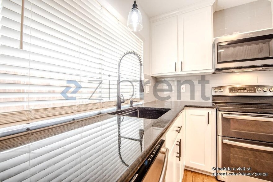 Building Photo - Unit