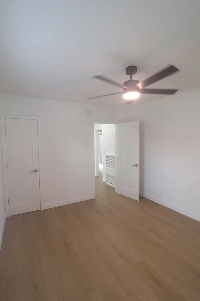 Building Photo - 11610 Oxnard St