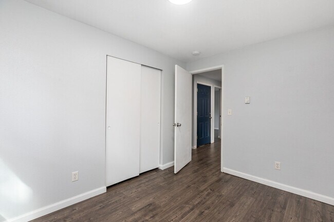 Building Photo - 5199
