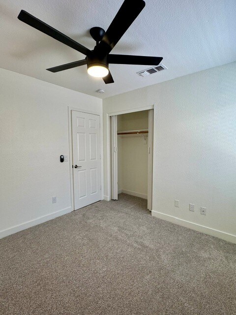 Building Photo - 446 S 86th Pl