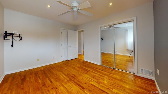 Building Photo - 511 Freeman Ave