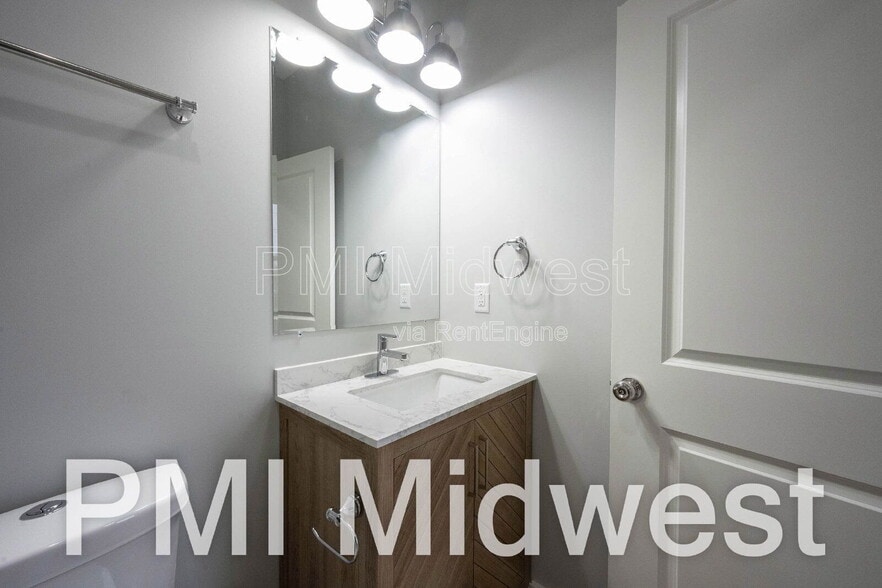 Building Photo - 2814 E Michigan St