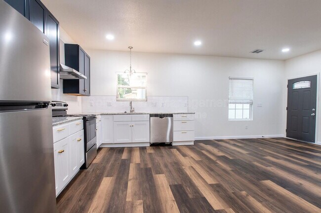 Building Photo - 315 S Green St