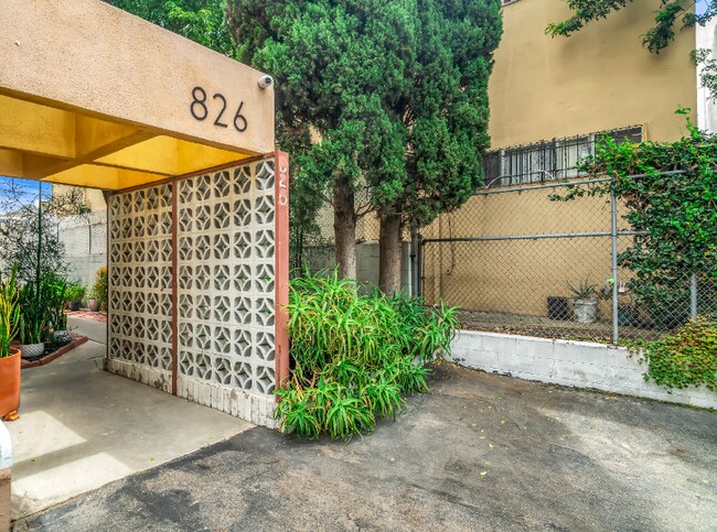 Building Photo - 826 S Grand View St