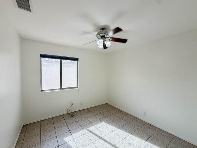 Building Photo - 15724 W Smokey Dr