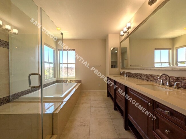 Building Photo - Spectacular Sorrento Valley View Home Avai...