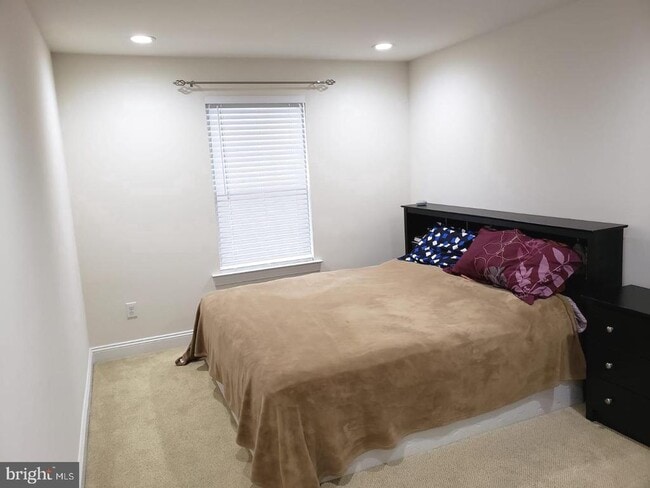 Building Photo - 323 W Boulder Dr