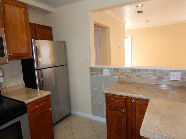 Building Photo - 507 Duncan Ave