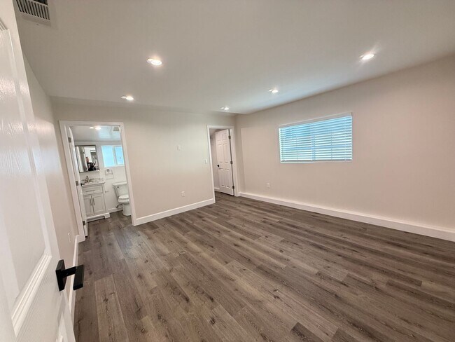 Building Photo - Secluded 3/2 in the heart of Sylmar