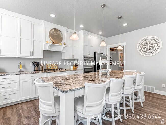 Building Photo - 10855 N Sandstone Way