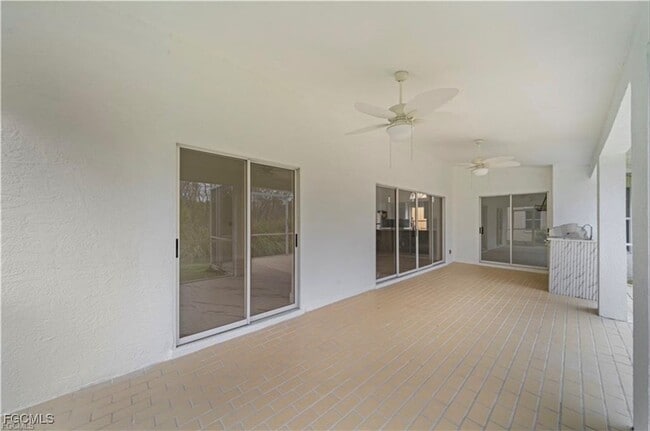 Building Photo - 3832 Sabal Springs Blvd