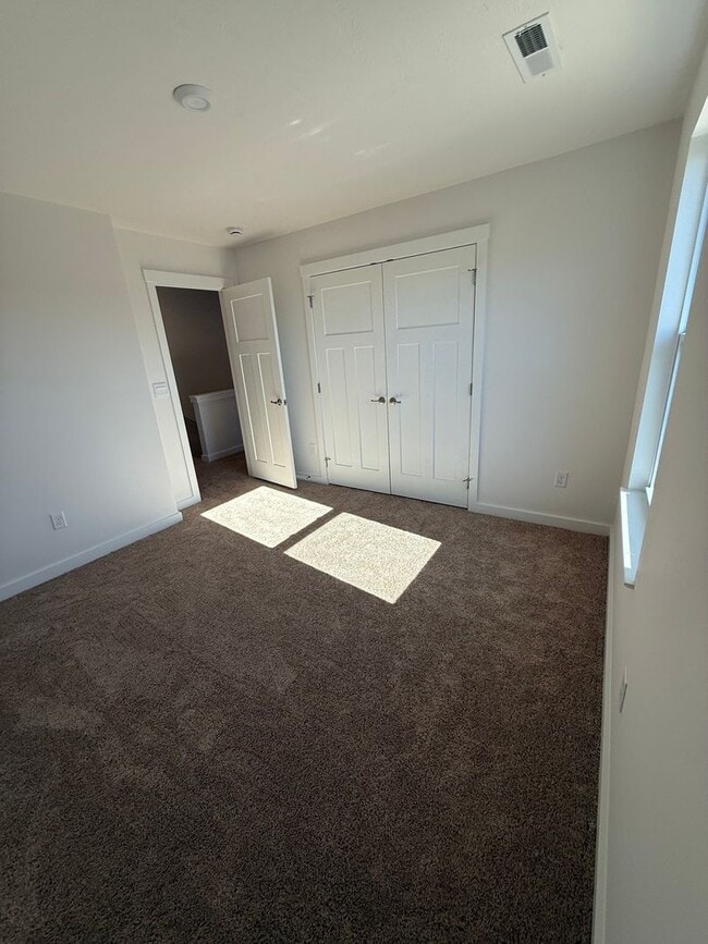 Building Photo - Home Sweet Home