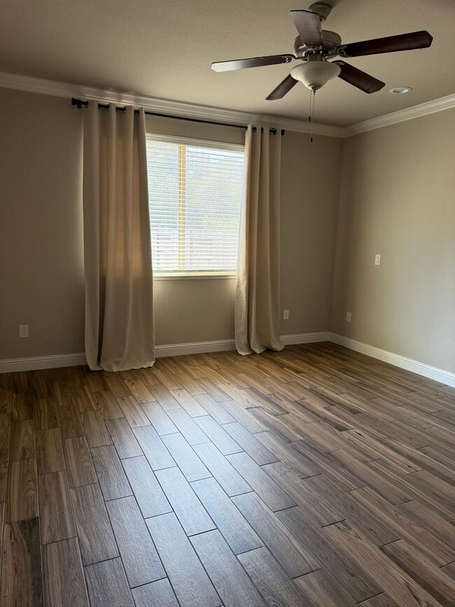 Building Photo - Ione Home with Solar