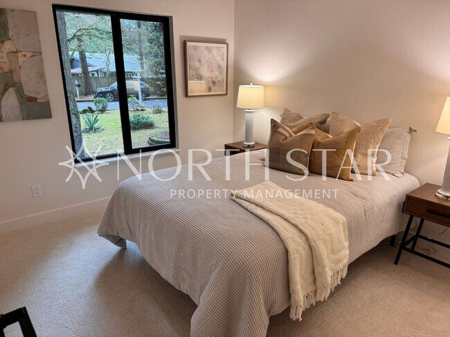 Building Photo - Remodeled Single Level Living.