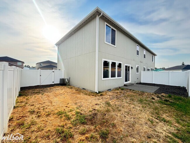 Building Photo - 710 N 29th Ave