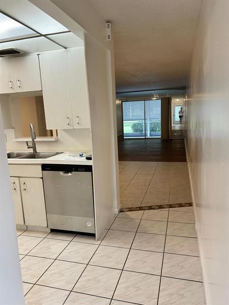 Building Photo - 2402 Antigua Cir