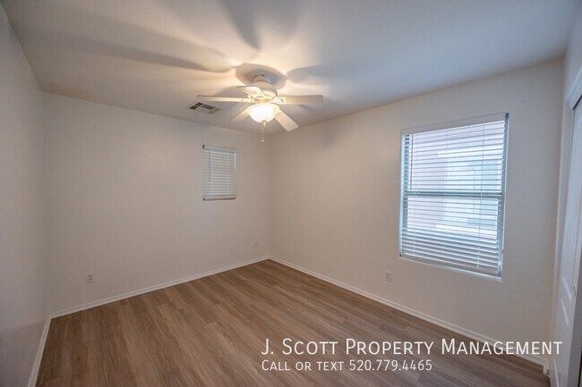 Building Photo - 3425 E Bartlett Dr
