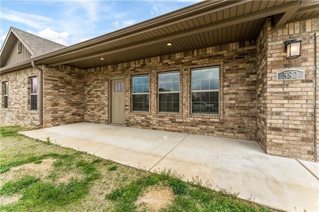 Building Photo - 582 Quartz Wy