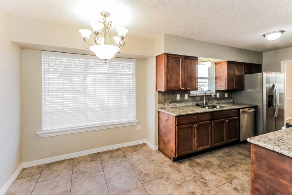 Building Photo - 1830 E Kirnwood Dr