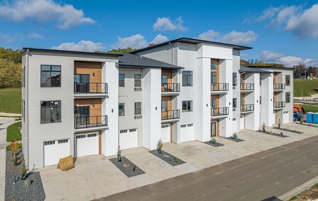 Building Photo - Galloway Flats - 2 bedroom 1 bath Luxury Amenity Living!