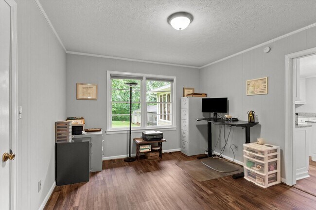Building Photo - Country setting with City Convenience!