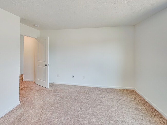 Building Photo - 2056 White Oak Ln