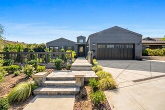 Building Photo - Stunning Single Family Home in the Heart o...