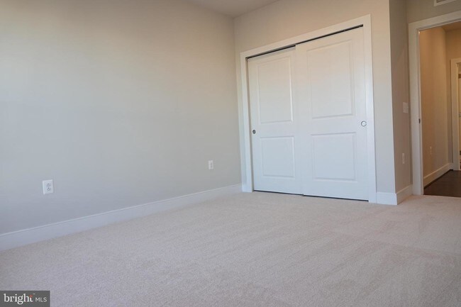 Building Photo - 210 Decoverly Dr