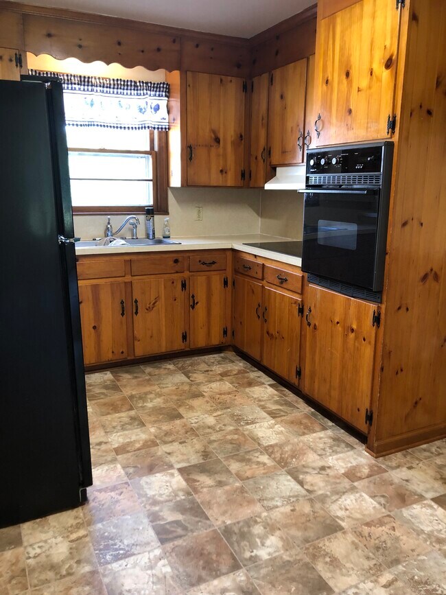 Building Photo - 10704 Moneta Rd