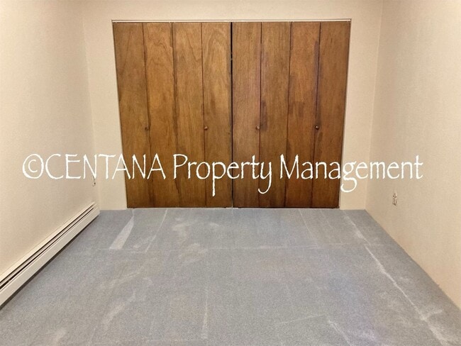 Building Photo - Large home with a huge yard on the West si...