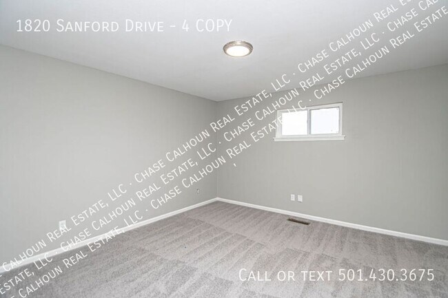 Building Photo - 1820 Sanford Dr