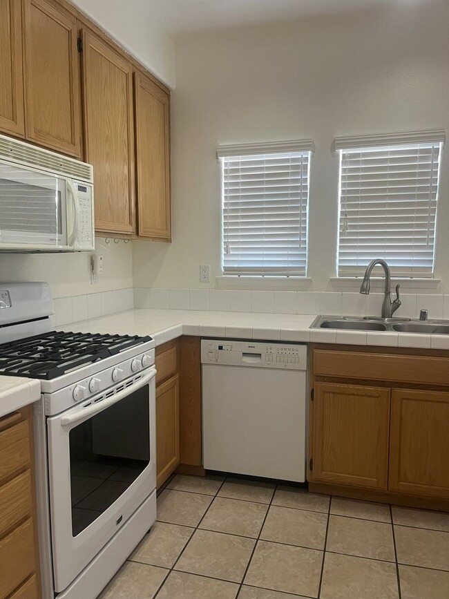 Building Photo - Charming 2 Bedroom-1.5 bath Home Available...