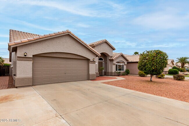 Building Photo - 2319 E San Tan Dr