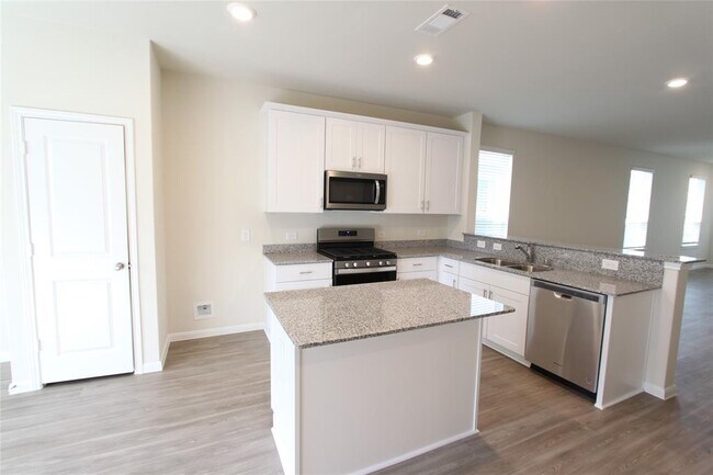 Building Photo - 6423 Lakeview Haven Dr