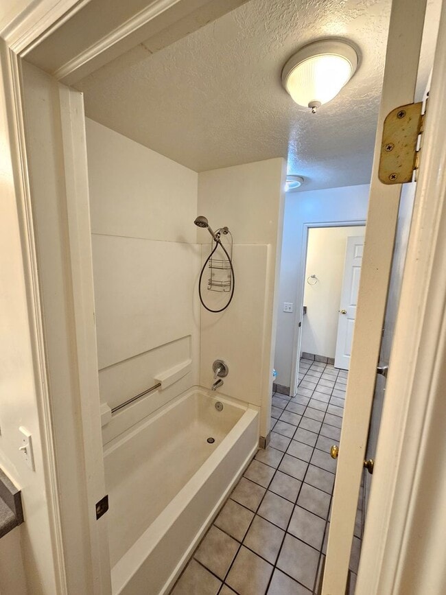 Building Photo - Spacious 3 Bd 2.5 Bath Townhouse in Bountiful