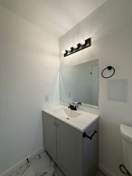 Building Photo - 230 Craigmont Ln