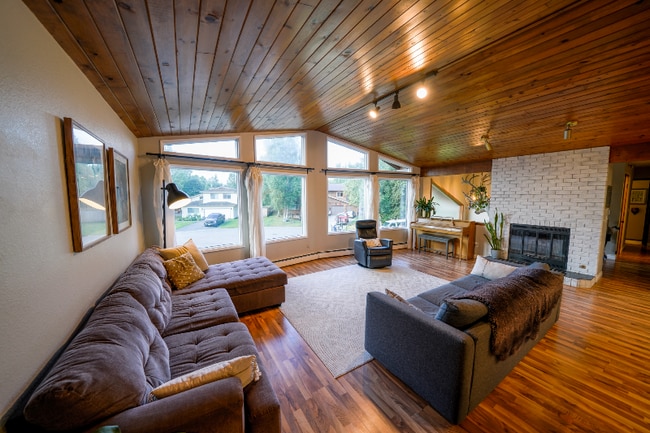 Building Photo - 6701 St Ives Pl