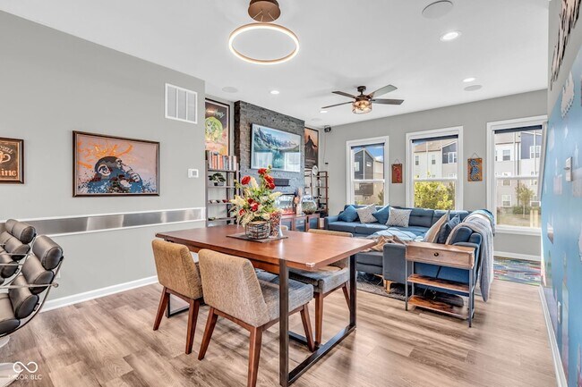 Building Photo - 315 Steeples Blvd