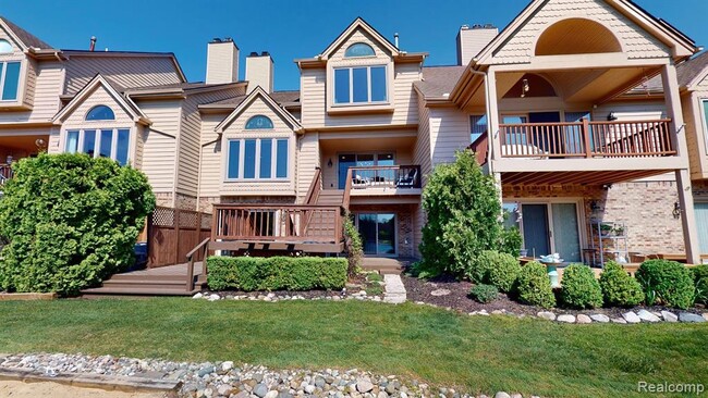 Building Photo - 18182 Blue Heron Dr