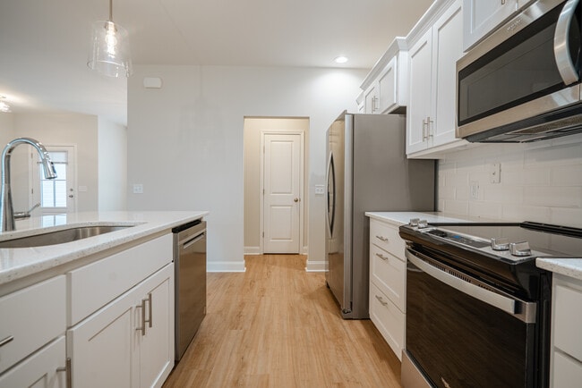 Building Photo - 106 Holland Dr