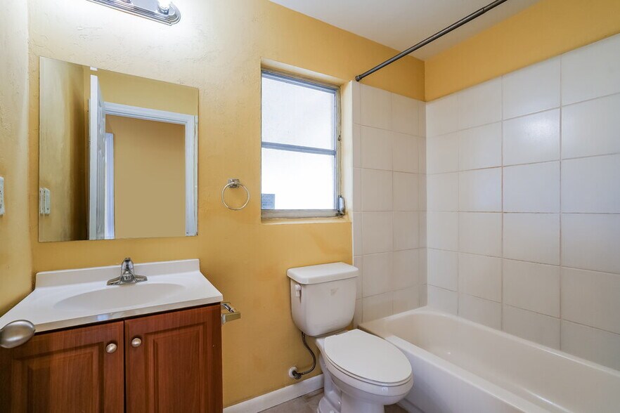 Building Photo - 502 Leeland Heights Blvd E