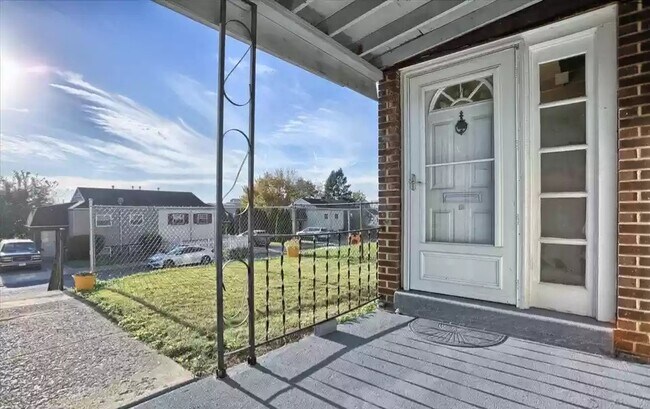 Building Photo - 519 St Marys Dr