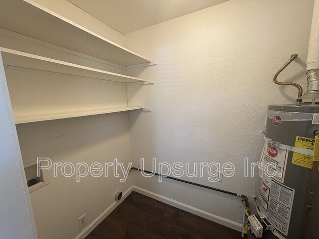 Building Photo - 104 E 6th St