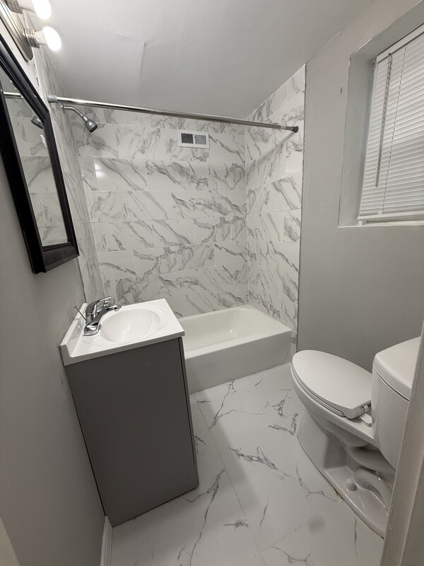 Building Photo - 4132 Longshore Ave